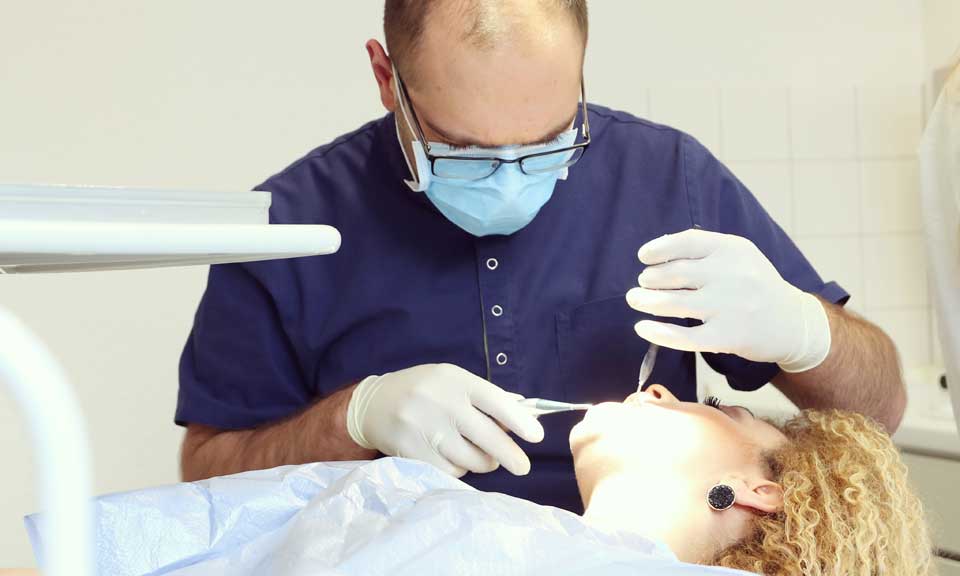 Implantate Zahnarzt Nasir Duesseldorf